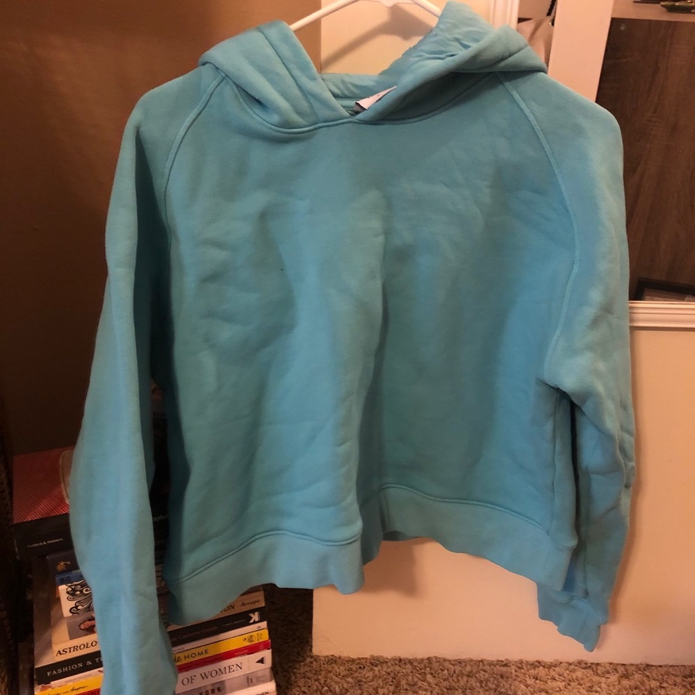 Outdoor voices cropped hoodie!